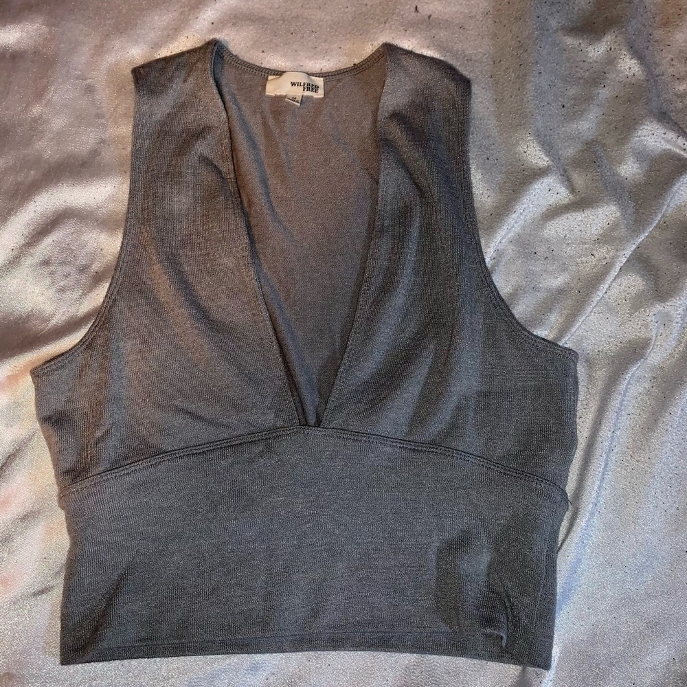 V-neck crop top